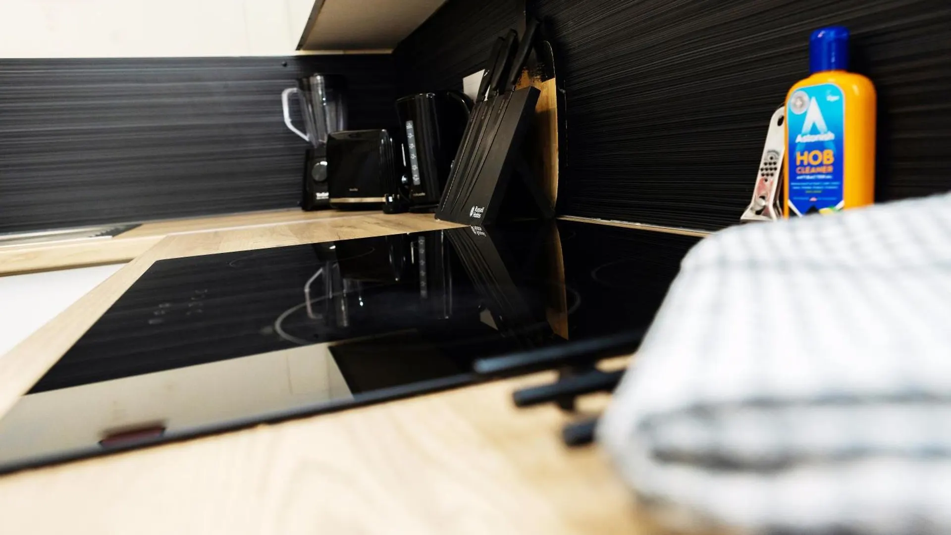 The Summit Apartment - Perfect Short Or Long Stay Αμπερντήν